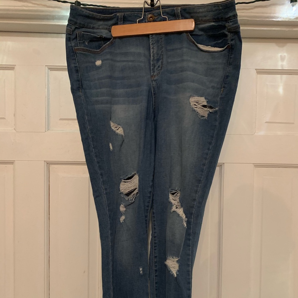 Mid rise distressed jeggings